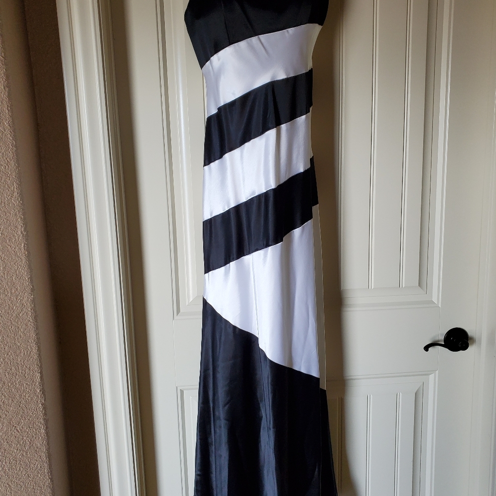 Black & White Column Dress with Flare at bottom